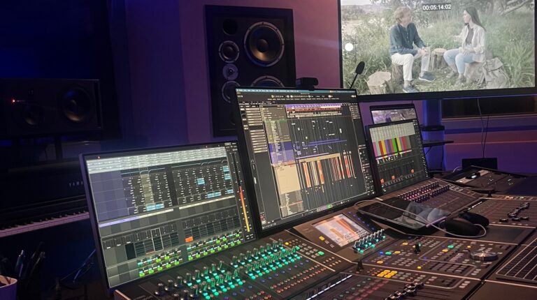 Sesión de mezcla de la banda sonora del documental Cierzo y Sed en el estudio de Lorenzo Cortés