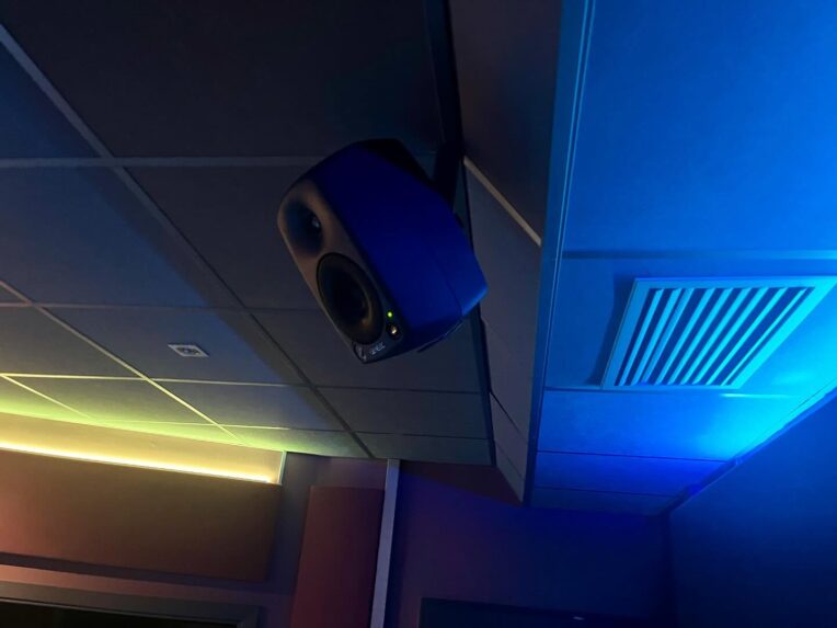Ceiling monitor of the height layer